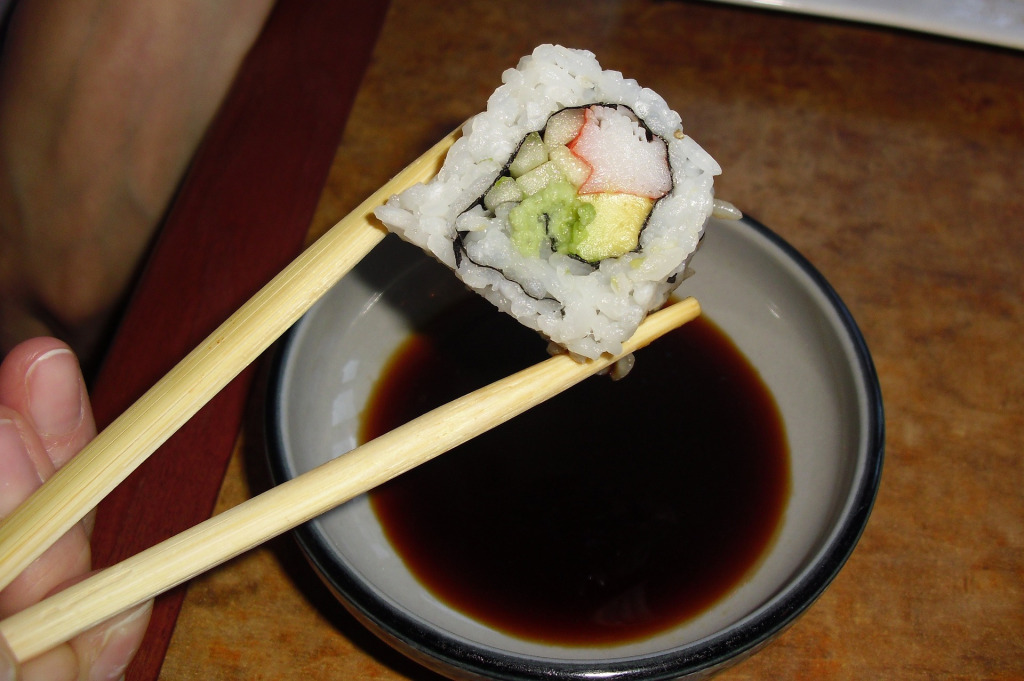 Foto: Pixabay. Salsa de soja, salsa de soya, salsa, sushi. Glutamato. Comida. Food. Comida japonesa. Gourmet.